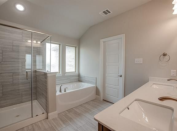 5th image of 17754 Bottlebrush Dr