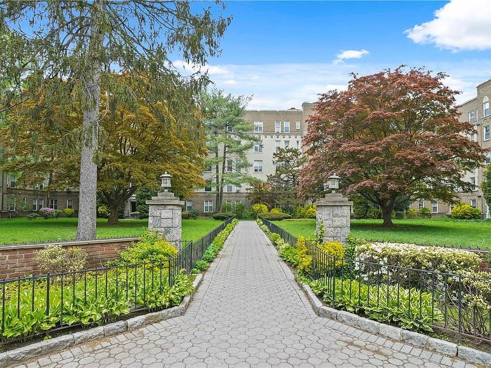 1st image of 472 Gramatan Avenue #3E