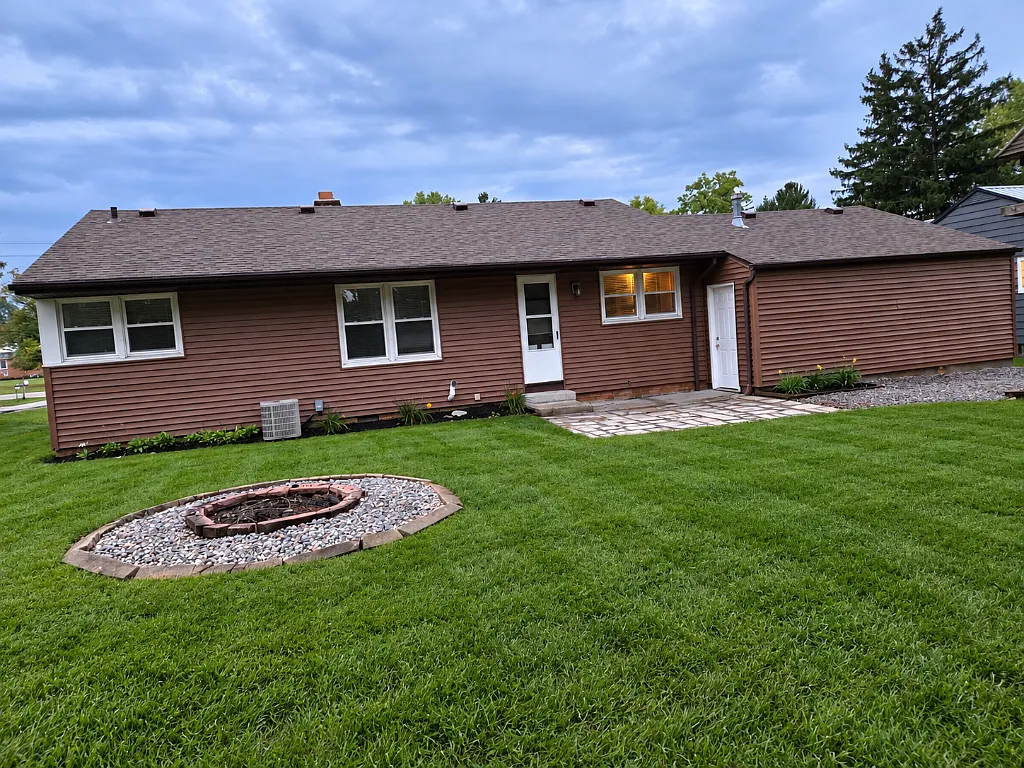 3 bed, 1000 sqft, $2,100 — Photo 4