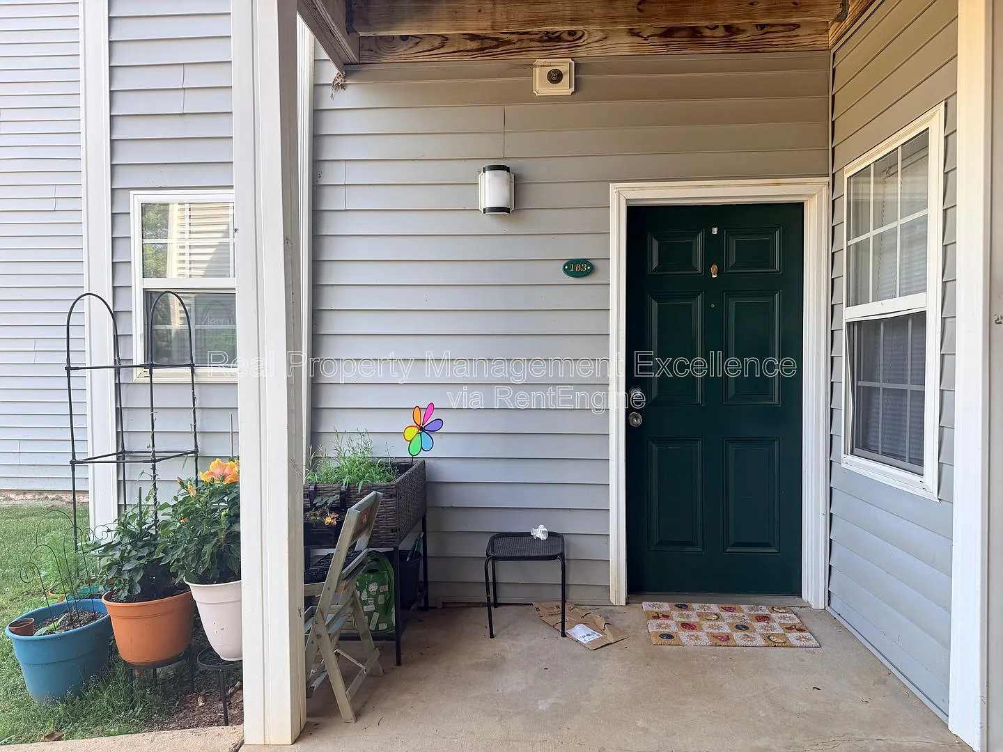 1 bed, 1.0 bath, $600 — Photo 2