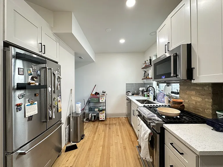 1933 N Fairfield Ave #1W — Photo 3