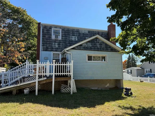 186 Smith Road, Lake Ronkonkoma, NY 11779