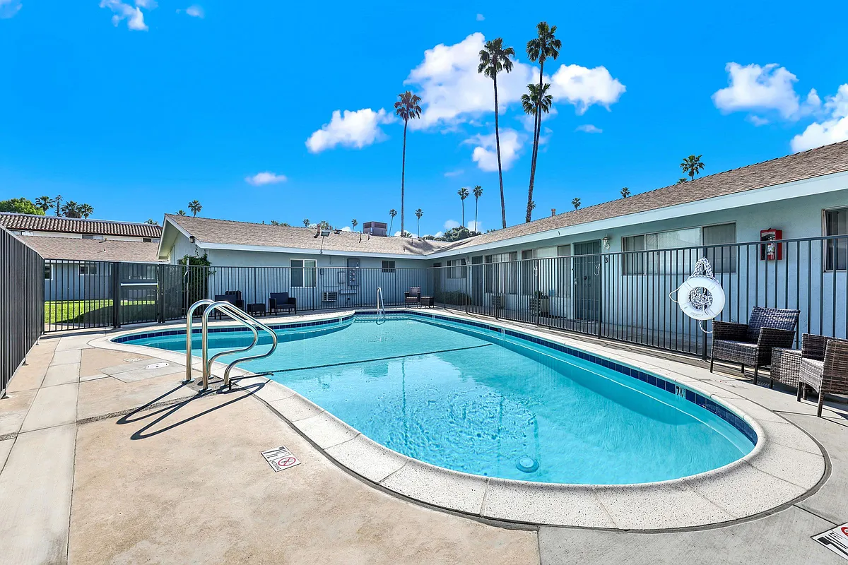 Building Photo - 950 Palmbrook Dr