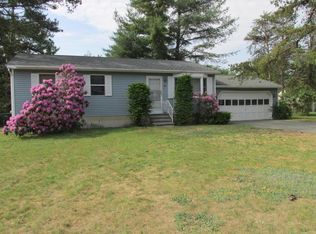 14 Zenas Dr, Queensbury, NY 12804