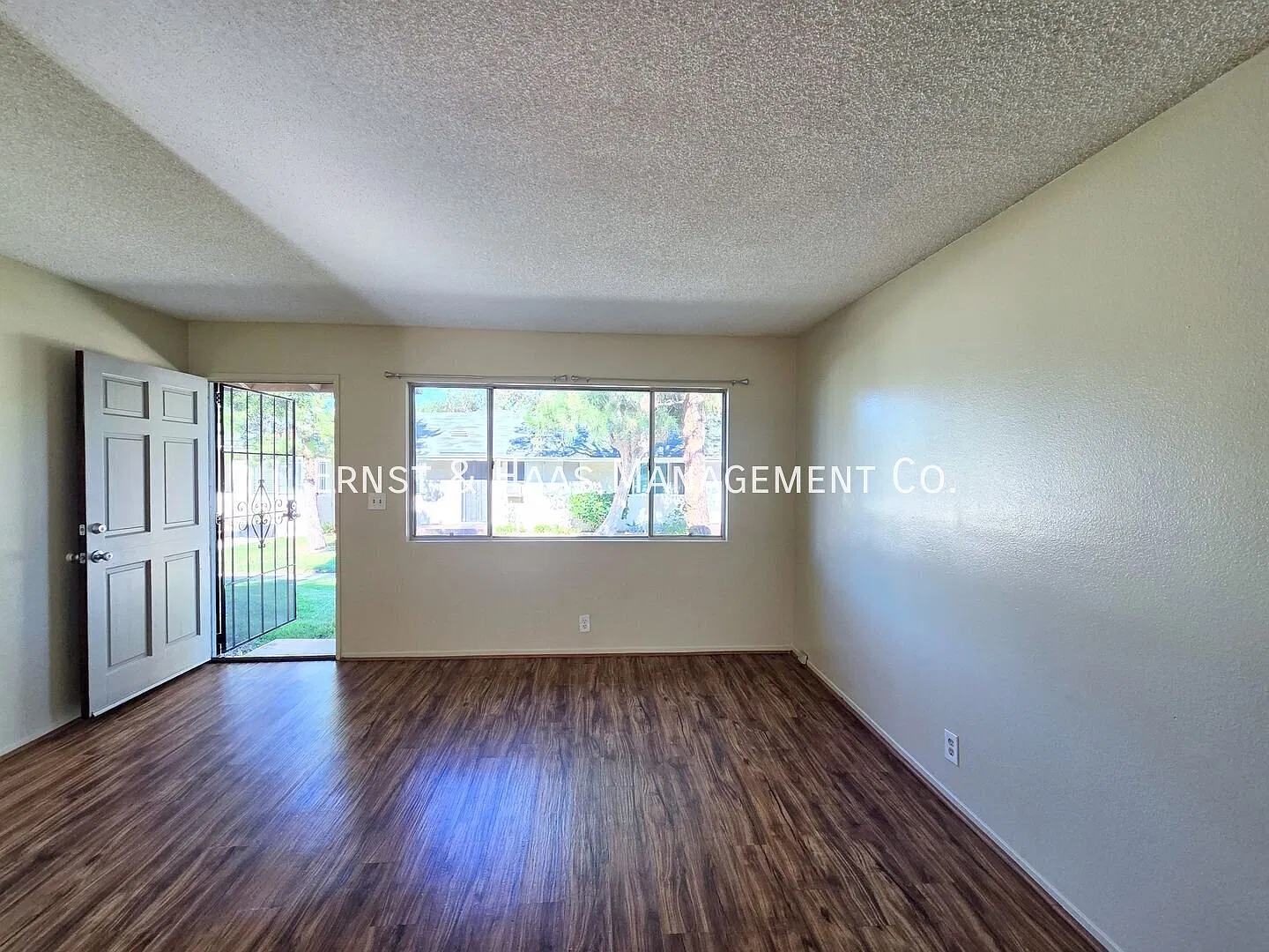 Wonderful 2 Bedroom 1.5 Bath condo in Gated Community! — Photo 4