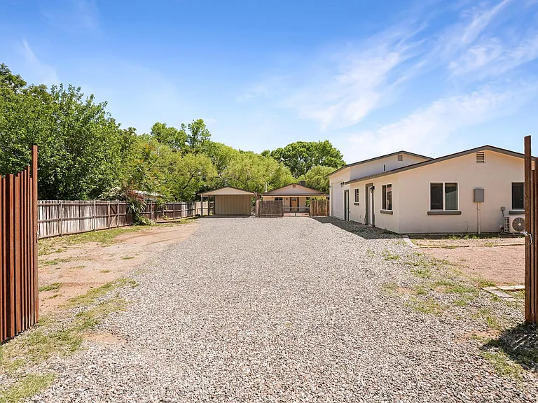 263 E Hollomon St — Photo 41