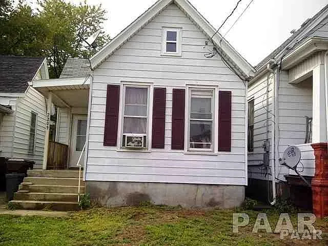 2209 NE Jefferson Ave photo 1