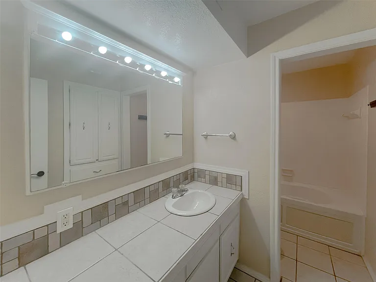8627 N Normandale St — Photo 13