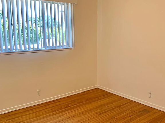 5th image of 3037 E 4th St #6-3037-06