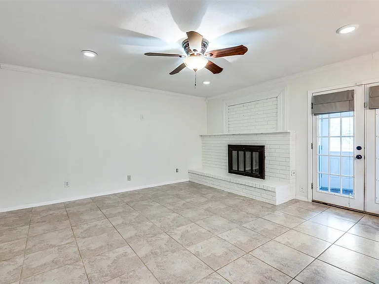2201 Cottonwood Ln — Photo 15