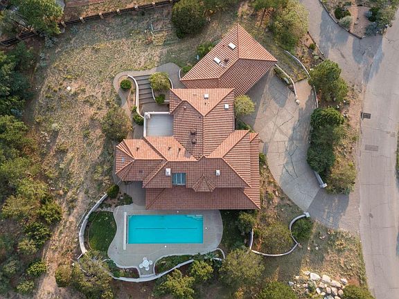 2nd image of 1205 Marigold Dr NE