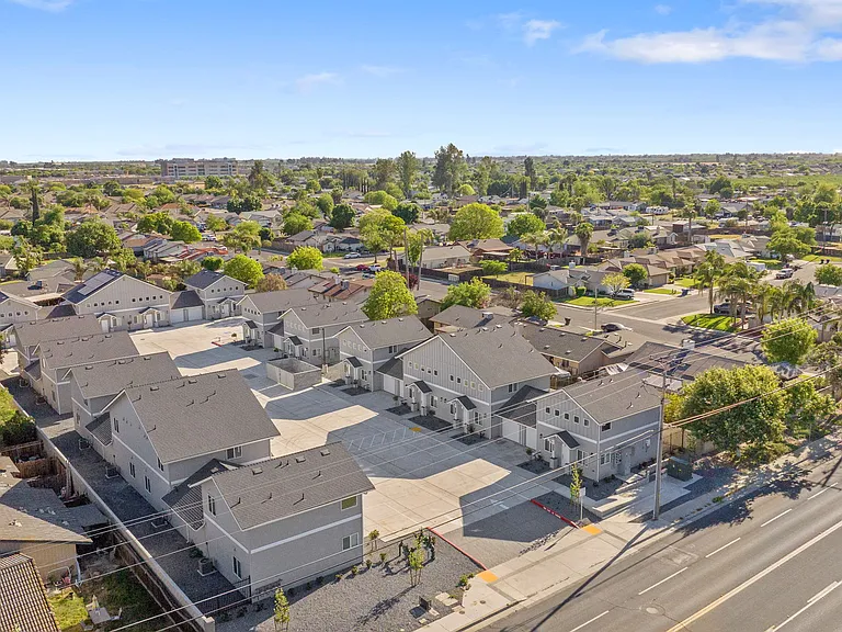 1363 W Grangeville Blvd — Photo 37