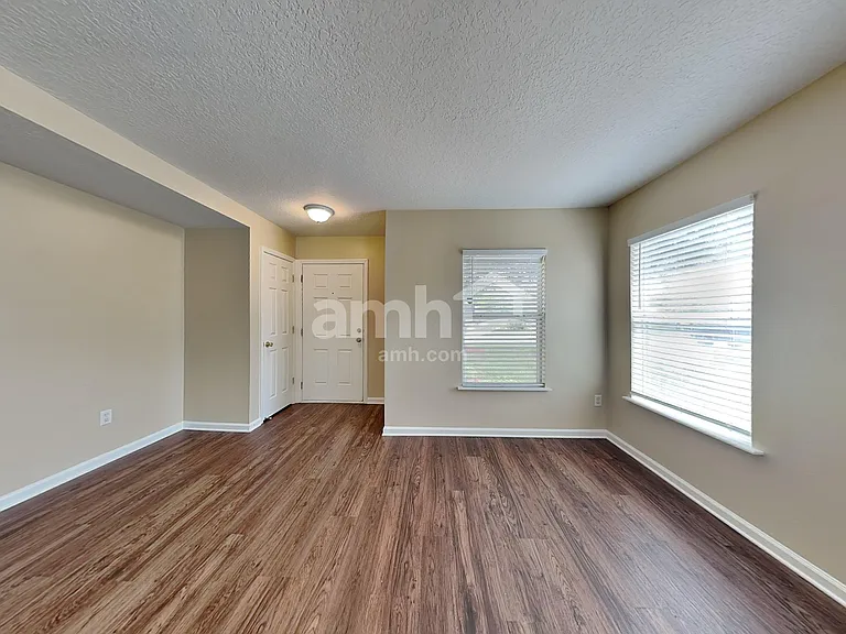 1211 Spring Creek Ct — Photo 6