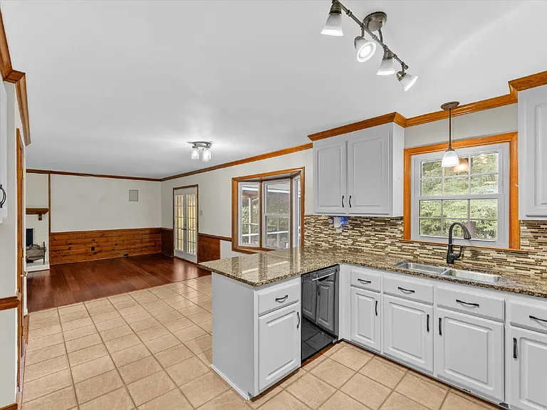 10948 Sunset Hills Dr — Photo 13