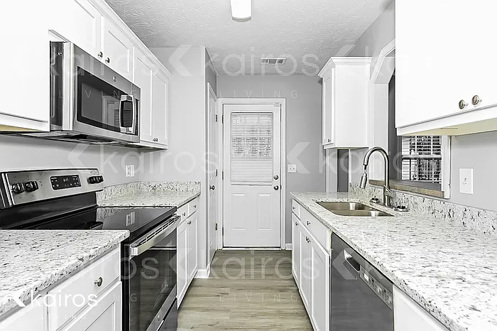 6914 Aldora Dr — Photo 3