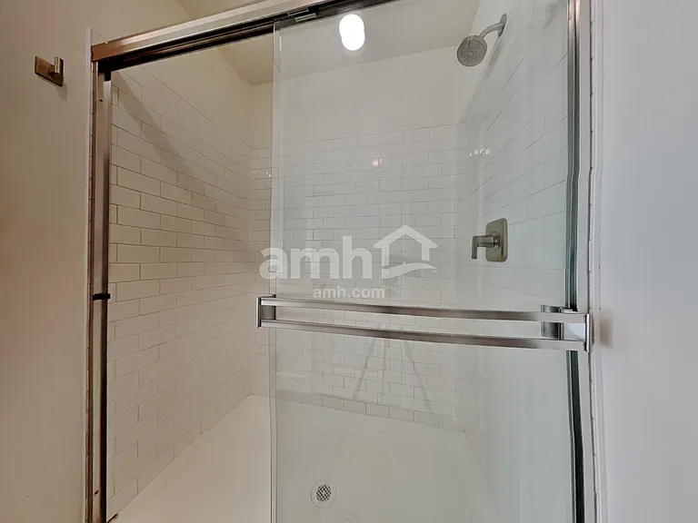 1029 N Barkvine Ave — Photo 12