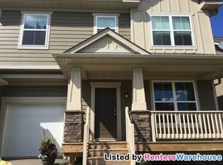 1070 Rosemary Cir, Chaska, MN 55318