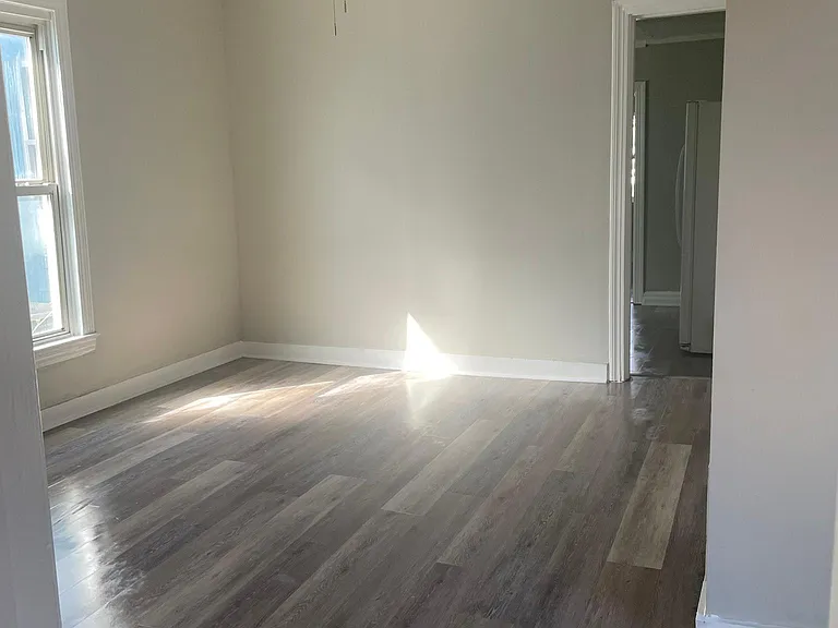 219 Hiawatha Ave — Photo 5