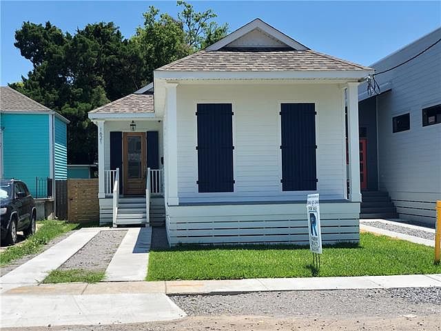 1st image of 1621 Arts St