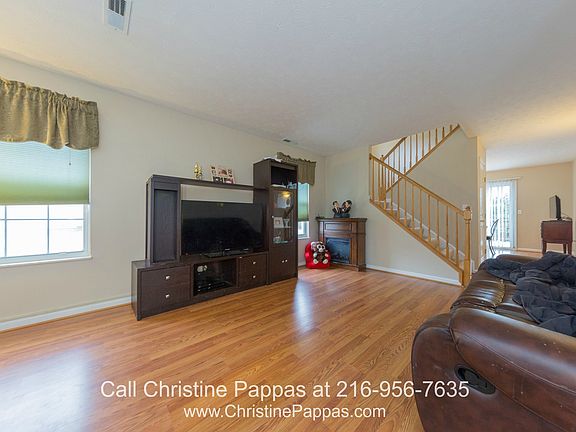 4th image of 207 Dovecote Trce