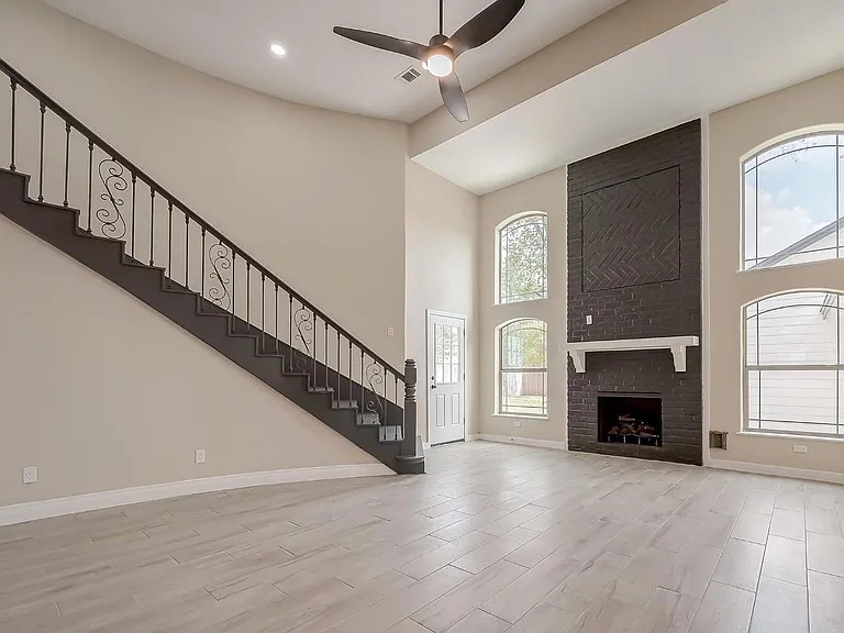 1011 Klamath Ln — Photo 6