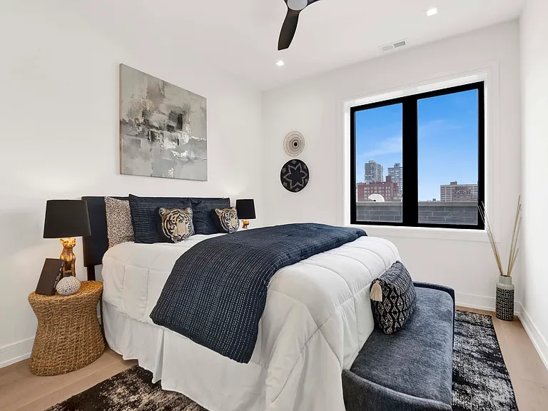 5630 N Broadway St #2E — Photo 9