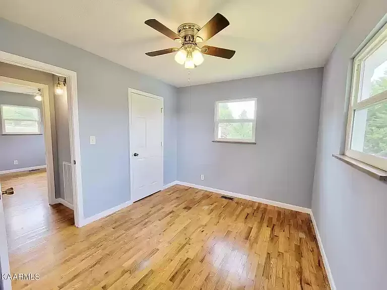 407 Glenoaks Dr — Photo 7