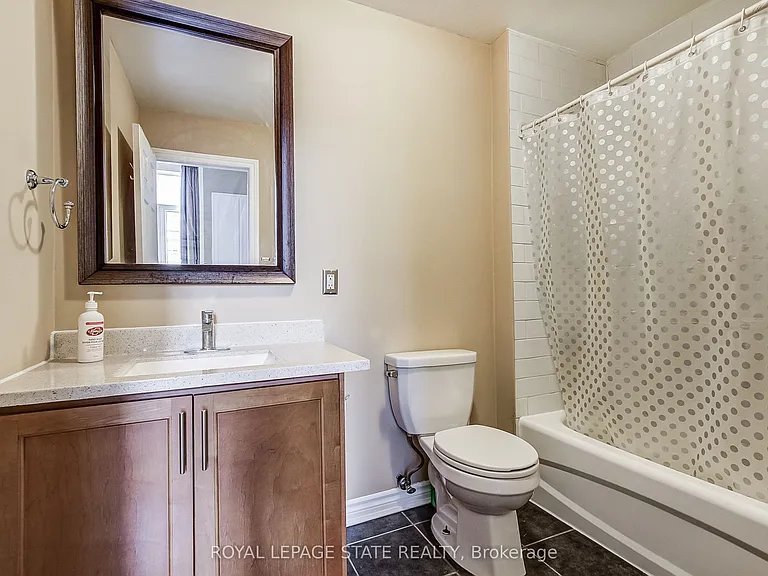 80 King William St #214 — Photo 21