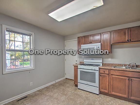 3rd image of 15 Lincoln Ave
