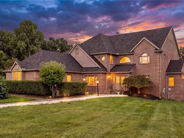 544 Green Parrot Ln, Natrona Heights, PA 15065