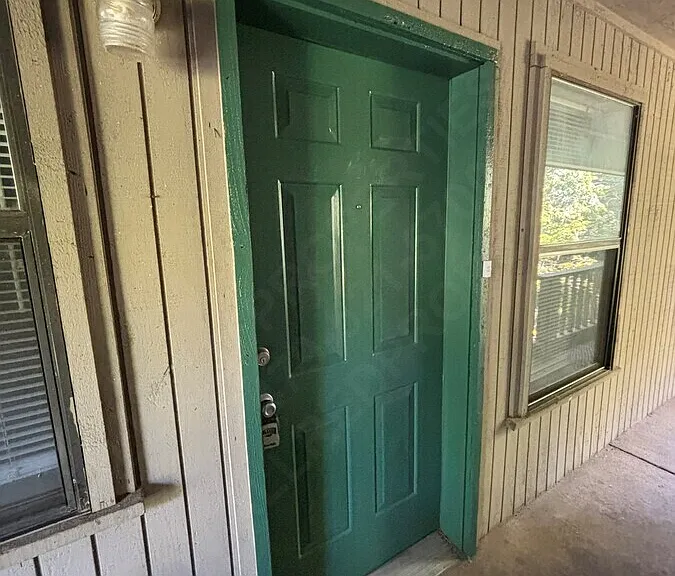 1390 W Wedington Dr #11 — Photo 2
