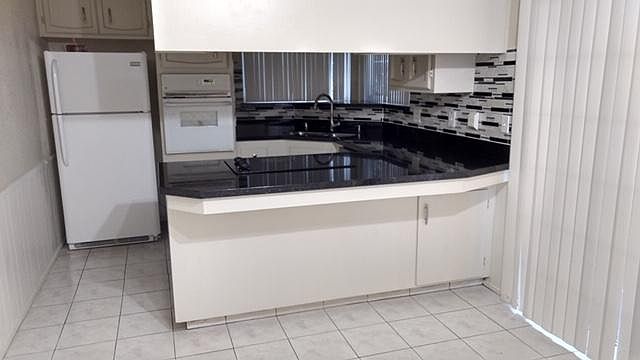 1st image of 640 Pinewood Dr APT 1