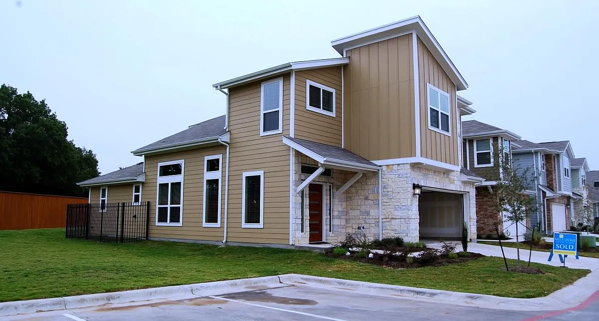 3 bed, 2.5 bath, 2035 sqft, $3,100 — Photo 3