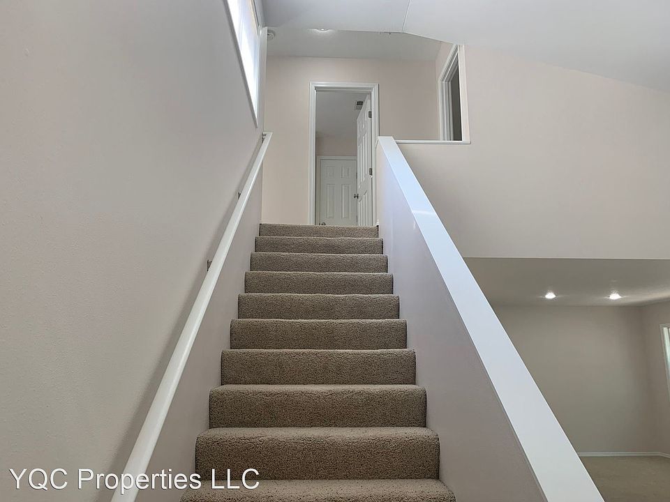 1st image of 6011 NE 35th Cir