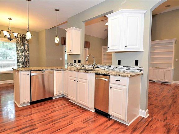 3rd image of 2222 Eaglewood Dr