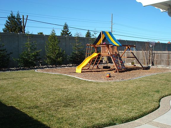 2nd image of 1058 Meadowbrook Dr