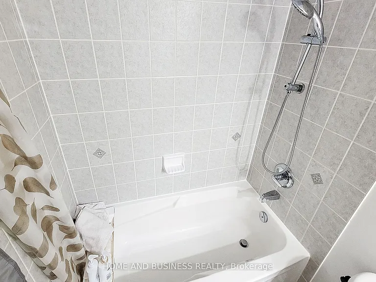 913 McEwan Dr — Photo 32