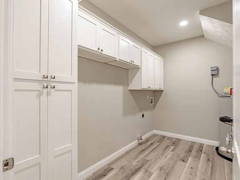 225 Southern Lake Dr — Photo 9