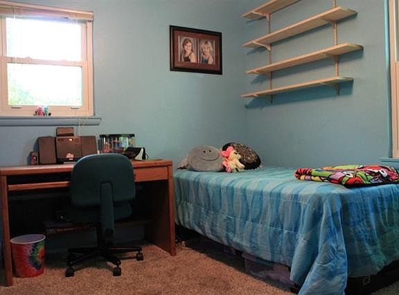 3rd image of 405 E Lovers Ln