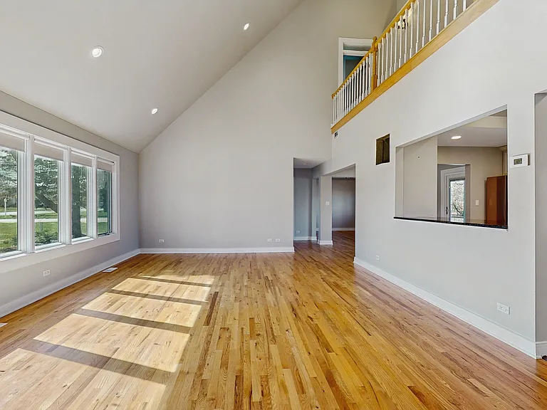 1838 N Windsor Dr — Photo 4