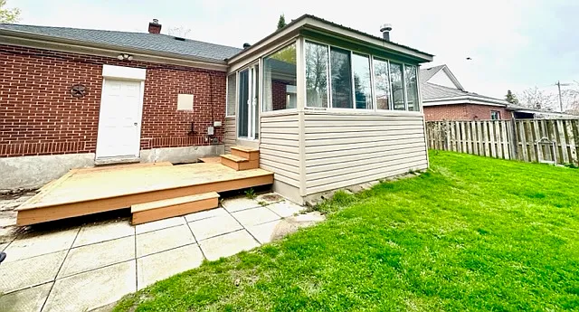 320 Brock St — Photo 17