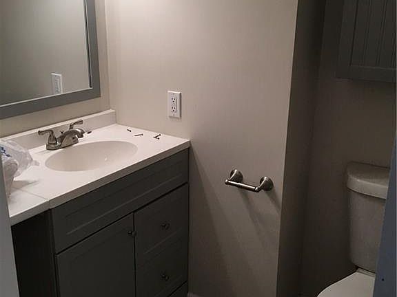 3rd image of 1465 S Paradise Ln