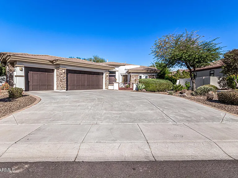 9246 W Molly Ln — Photo 3