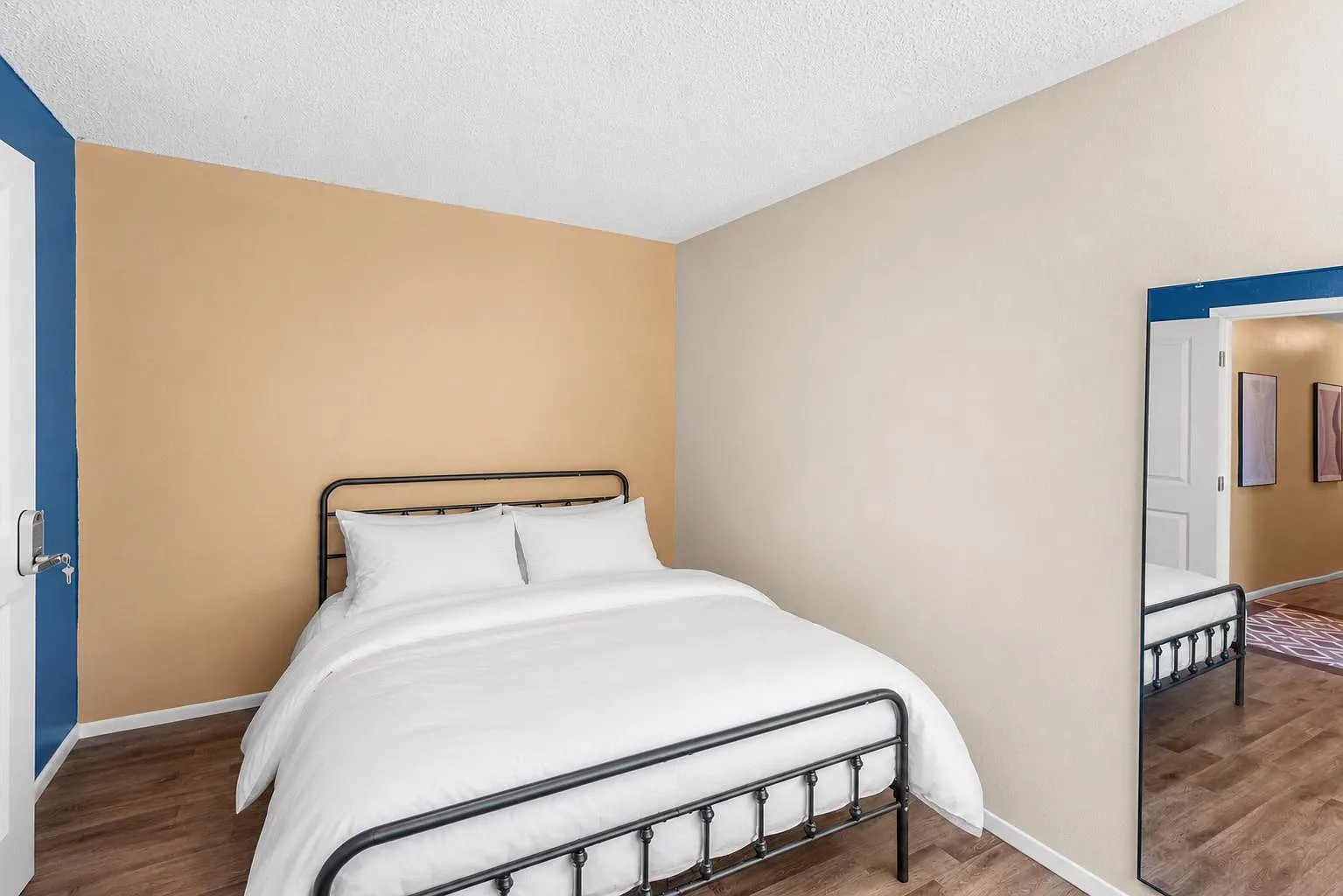 4 bed, 3.0 bath, 2500 sqft, $819 — Photo 4