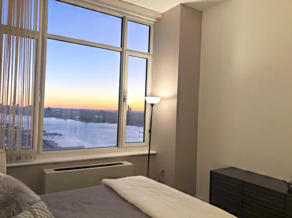 635 West 42nd Street image 7 of 31