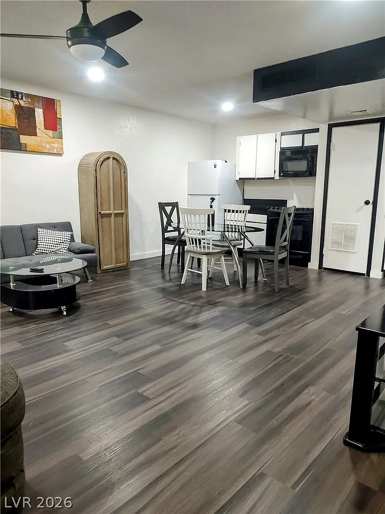 2 bed, 1.0 bath, 880 sqft, $1,350 — Photo 2