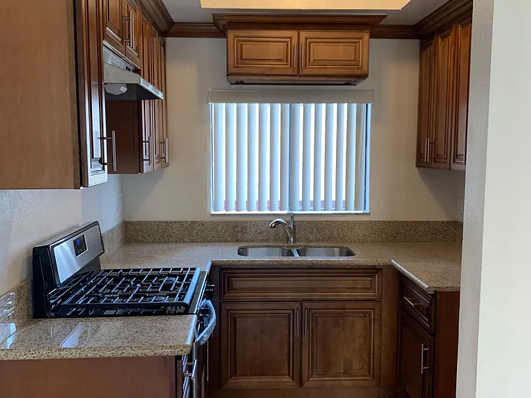 937 N Louise St #8 — Photo 2