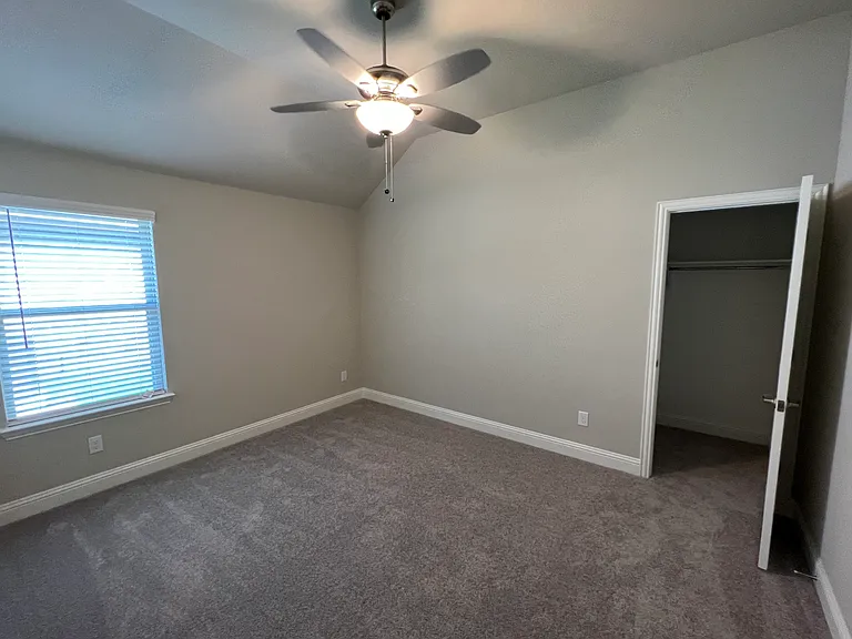 580 Bradley Dr — Photo 8