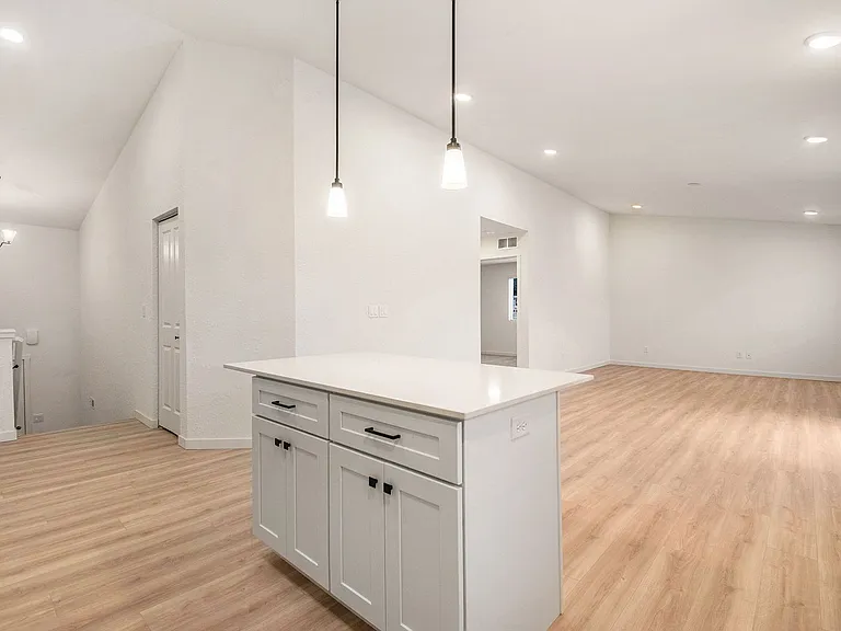7320 Sessile Cir — Photo 5