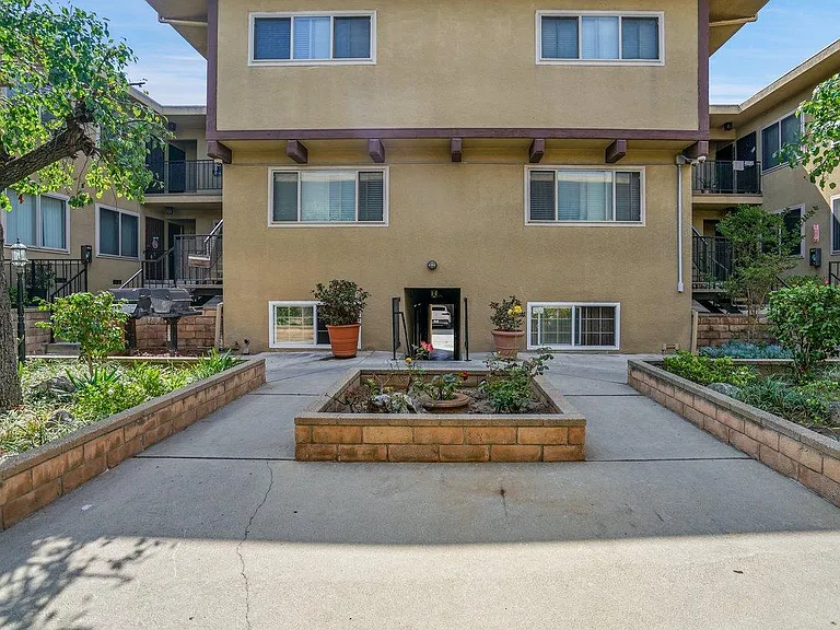 110 E Hillcrest Blvd #216 — Photo 18